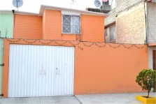 Hermosa casa de 3 recamaras, con garaje para 2 car en Nezahuacoyotl, Mexico