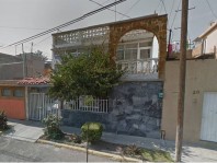 Remate Casa en la colonia San Rafael en Tlalnepantla de Baz, México