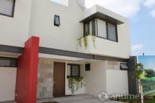 Remato Residencia en zona Valle Real en Zapopan, Jalisco