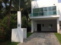 Casas Nuevas En Club Santiago en Manzanillo, Colima