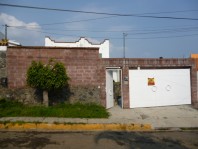 casa en buen estado con bungalow con seguridad en cuernavaca, Morelos