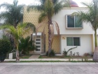 CASA EN VENTA A TRES MINUTOS DE WALMART LA HUERTA. en Morelia, Michoacán de Ocampo