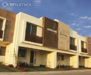 Casa en Av Servidor Público a espaldas Jardín Real en Zapopan, Jalisco