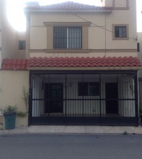Bonita casa de 3 rec., 2 plantas, equipada en Monterrey, Nuevo León