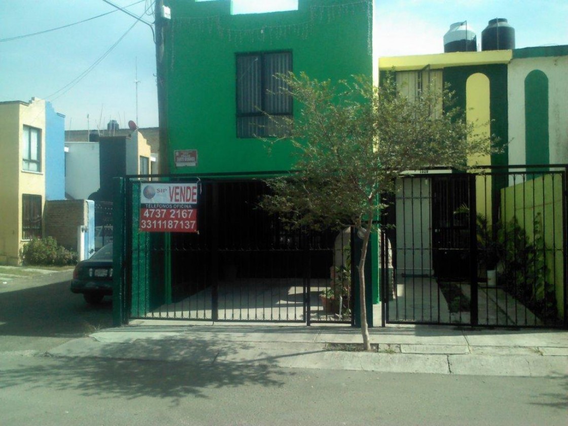 HERMOSA CASA MUY AMPLIA EN VILLAS DE SAN MIGUEL en San Pedro Tlaquepaque, Jalisco 