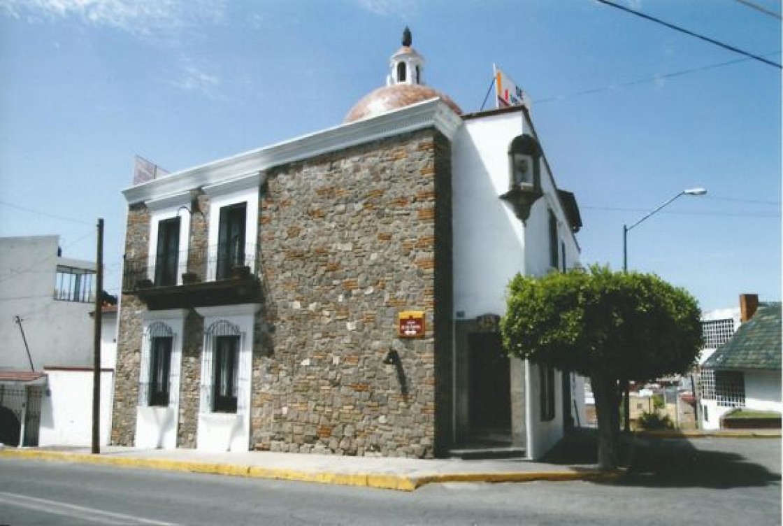 Casa colonial en por Los Fuertes en Puebla, Puebla 