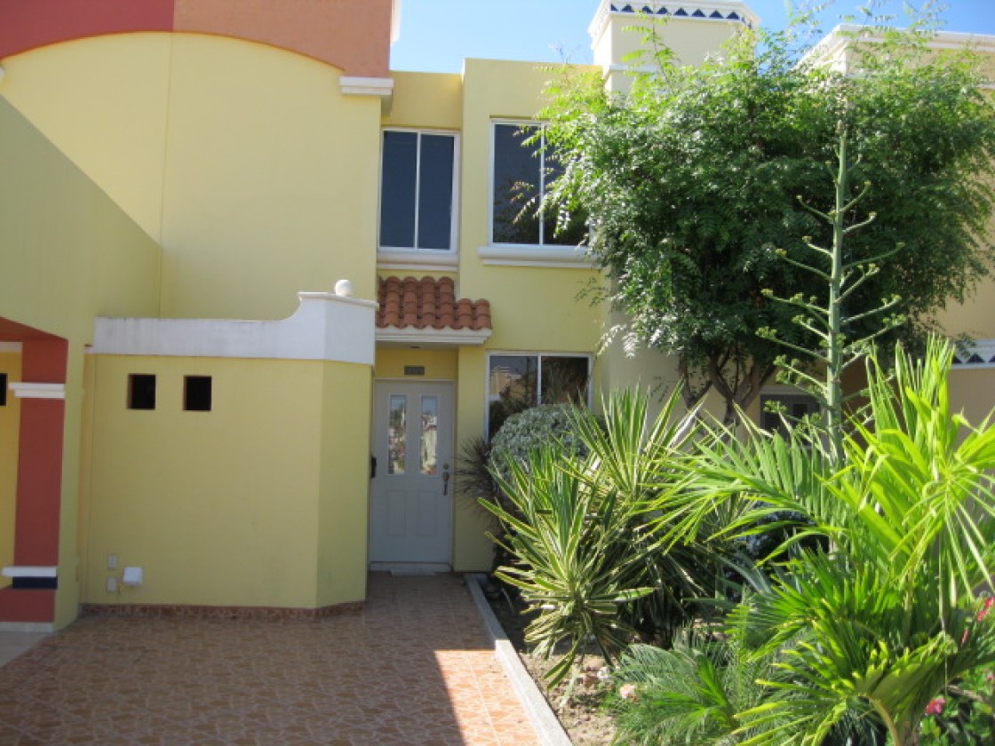Casa bien ubicada en coto residencial muy seguro. en Mazatlan, Sinaloa 