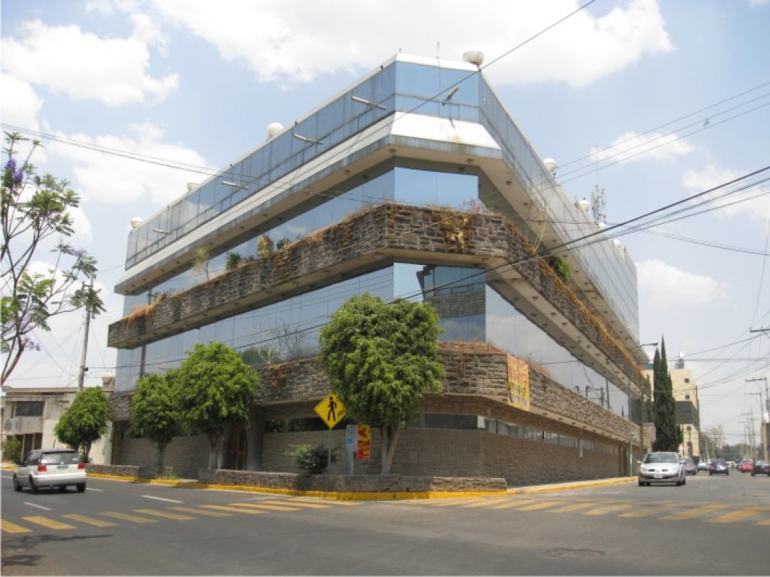 Edificio cerca de Blvd. Hermanos Serdán en Puebla, Puebla 