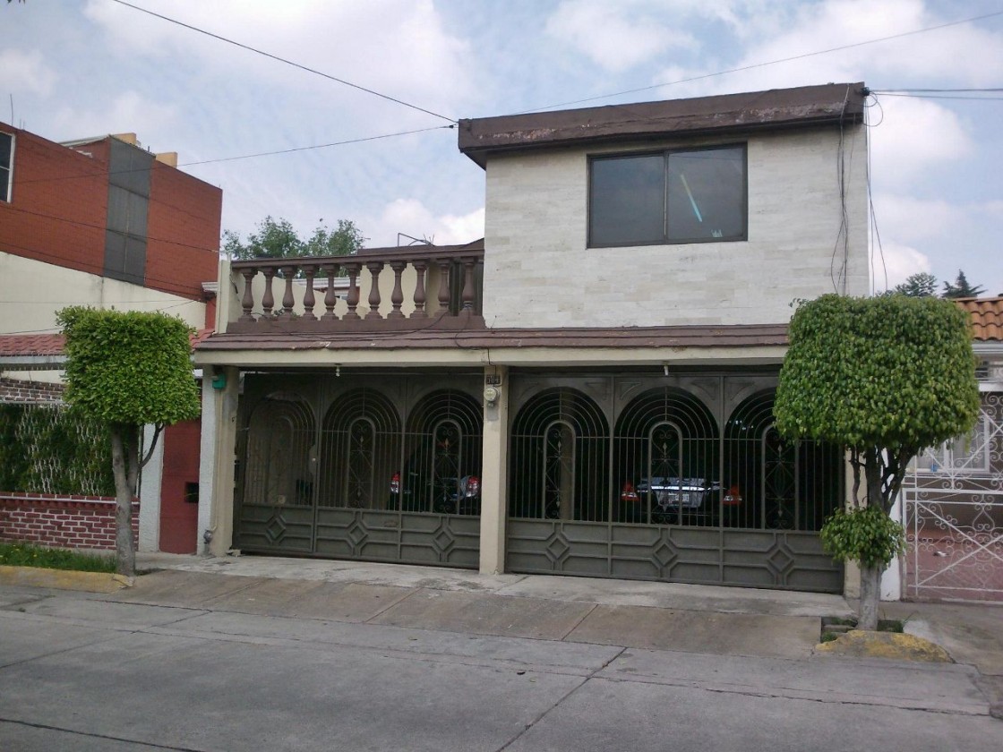 Remato amplia y Hermosa casa Valle Dorado en Tlalnepantla de Baz, México 
