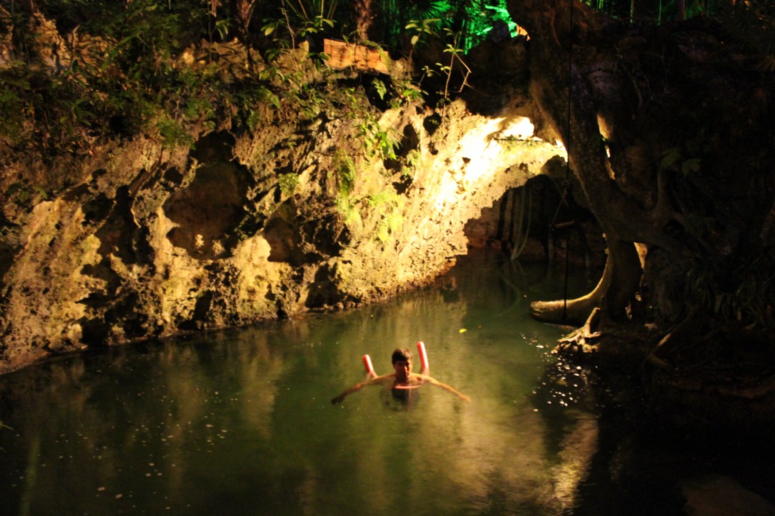 Gran Villa  con Cenote Privado. en Benito Juárez, Quintana Roo 