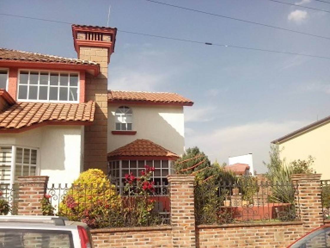 Residencia en Lomas de Valle Escondido en Ciudad Adolfo López Mateos, México 